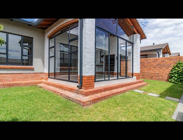 3 BEDROOM SIMPLEX FOR SALE IN SIX FOUNTAINS RESIDENTIAL ESTATE